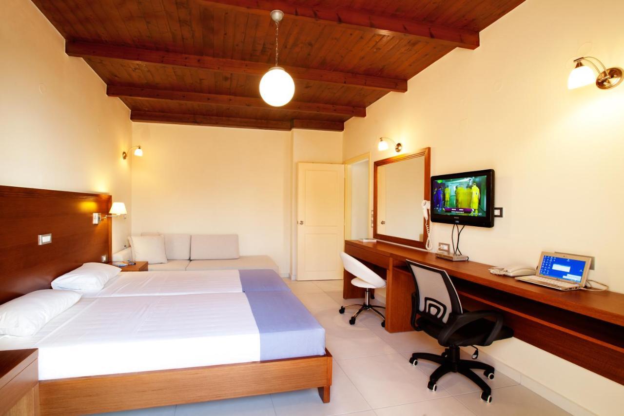 Giorgi'S Blue Apartments Kalathas Oda fotoğraf